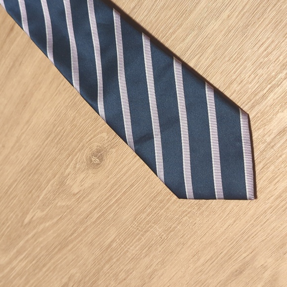 Banana Republic necktie - Picture 2 of 3
